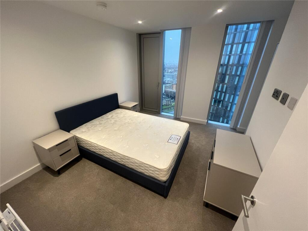 Modern 27th Floor Two-Bed Two-Bath - 4