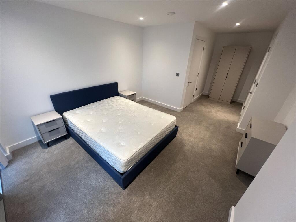 Modern 27th Floor Two-Bed Two-Bath - 6