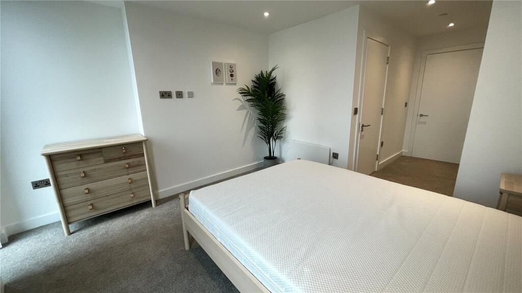 Stylish 8th Floor Two-Bed Two-Bath - 9