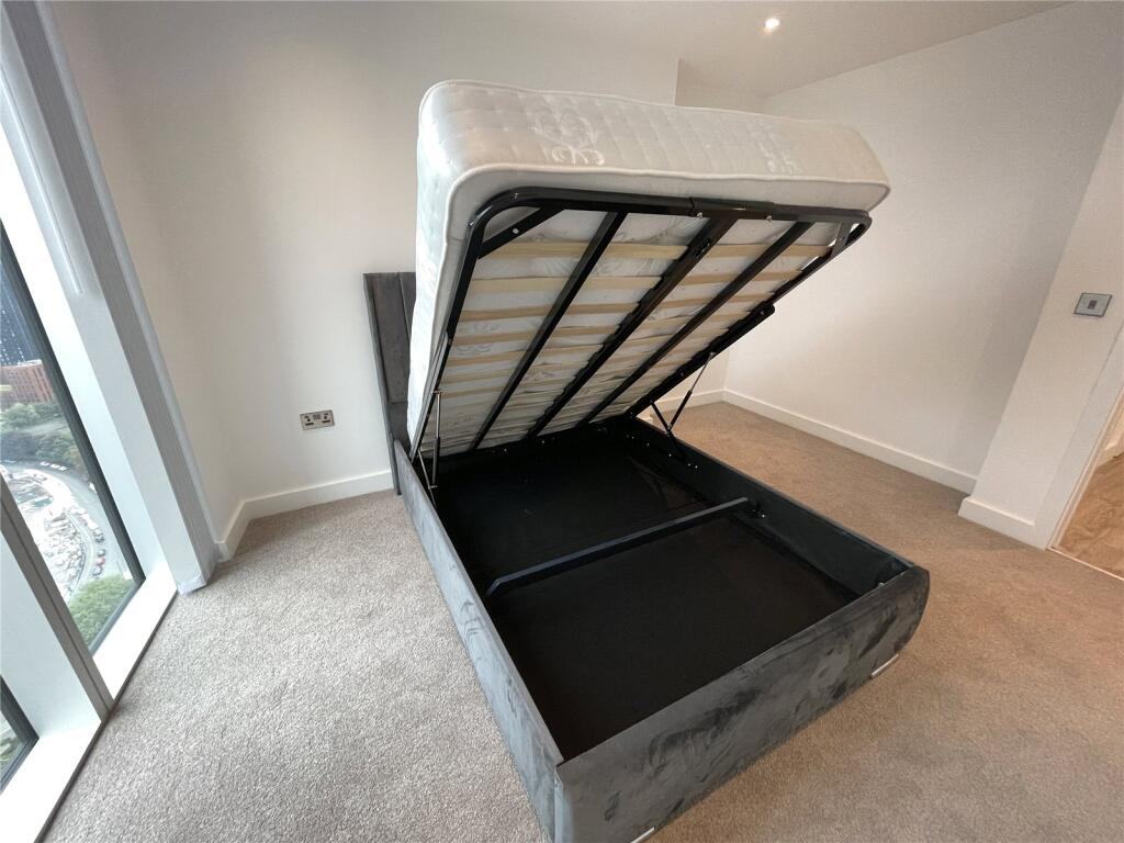 Modern 2-Bedroom Apartment - 12