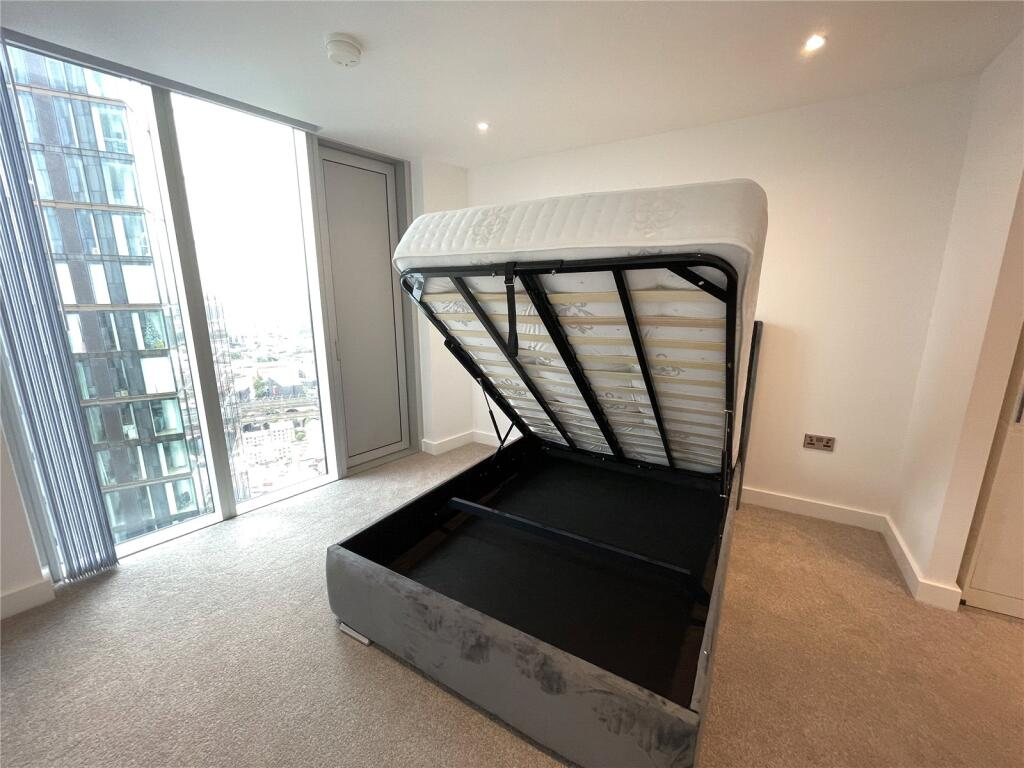 Modern 2-Bedroom Apartment - 13