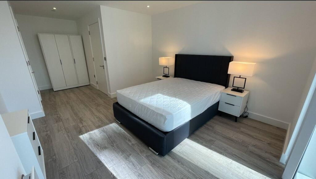 Contemporary 8th Floor Two-Bed Two-Bath Apartment - 6