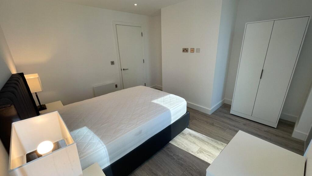 Contemporary 8th Floor Two-Bed Two-Bath Apartment - 5