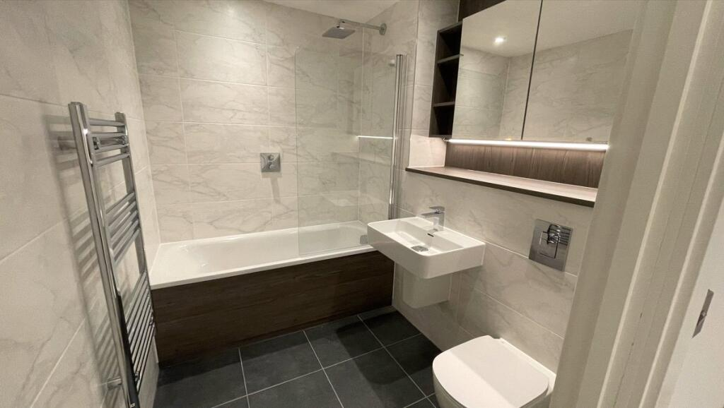Contemporary 8th Floor Two-Bed Two-Bath Apartment - 8