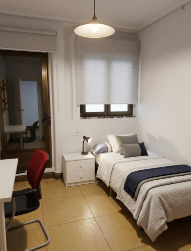 Comfy single ensuite bedroom near Facultad de Psicología