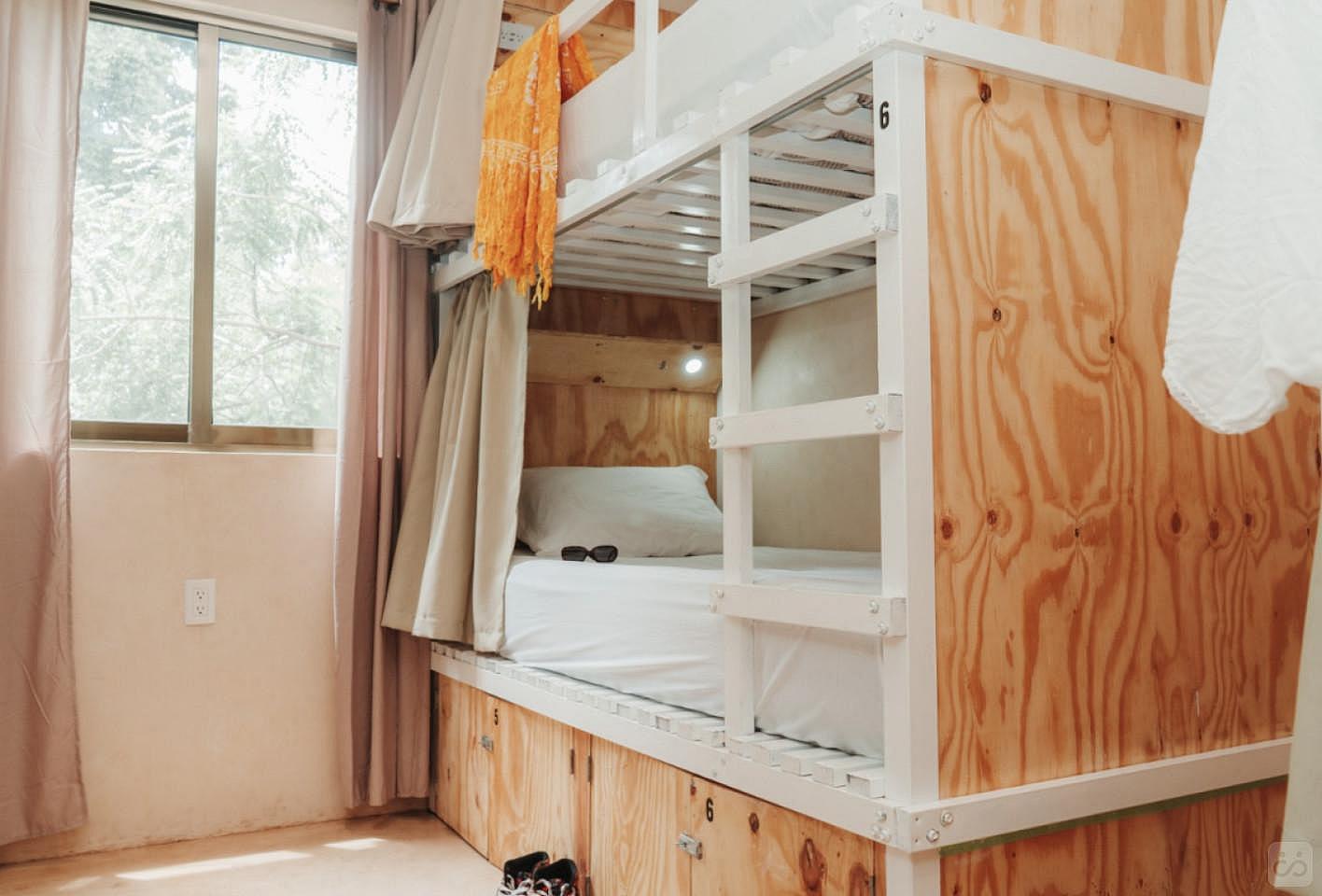Bed In A 10-Bed Mixed Gender Room - C. María Adelina Flores Home - Gallery - 2