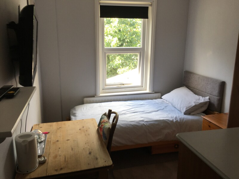 Room 1 - Lovely bright rooms, great location - Gallery - 1