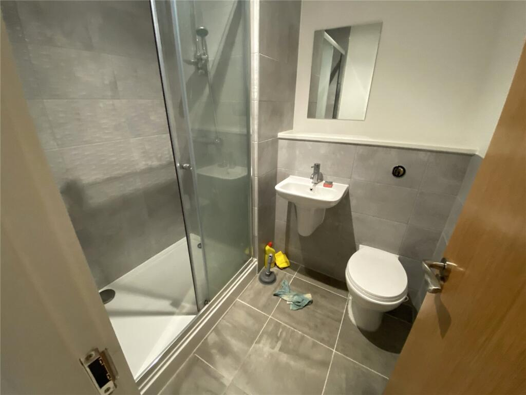 En-Suite 2 - 3