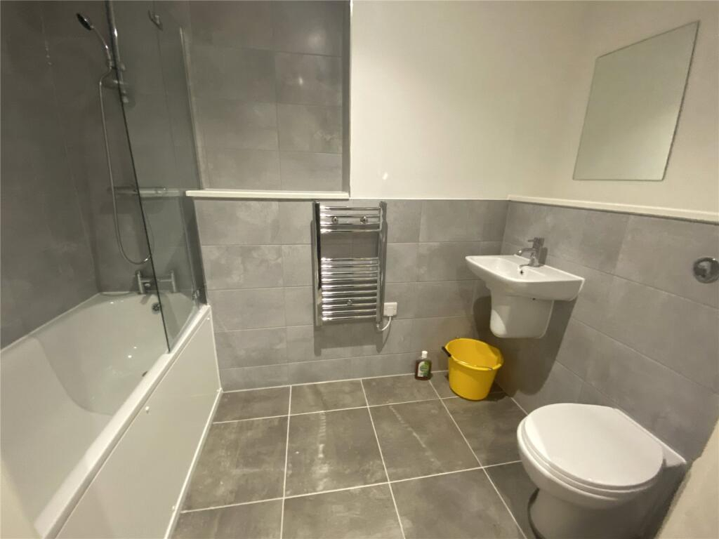 En-Suite 2 - 6