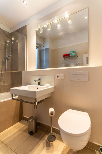 Freshly renovated 4-room apartment in Düsseldorf-Oberkassel