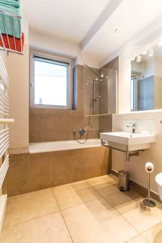 Freshly renovated 4-room apartment in Düsseldorf-Oberkassel