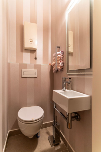 Freshly renovated 4-room apartment in Düsseldorf-Oberkassel