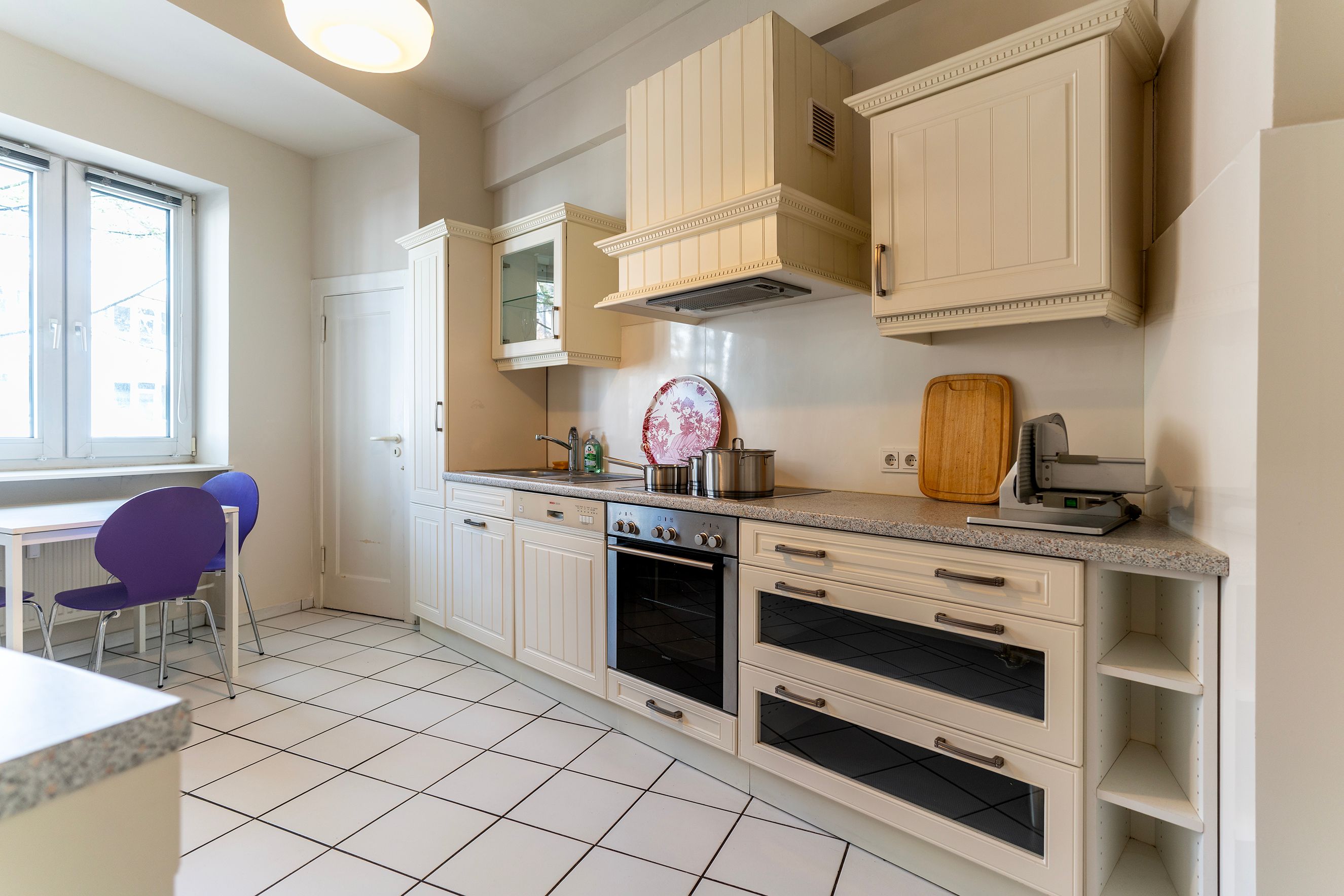 Freshly Renovated 4-Room Apartment In Düsseldorf-Oberkassel - 5