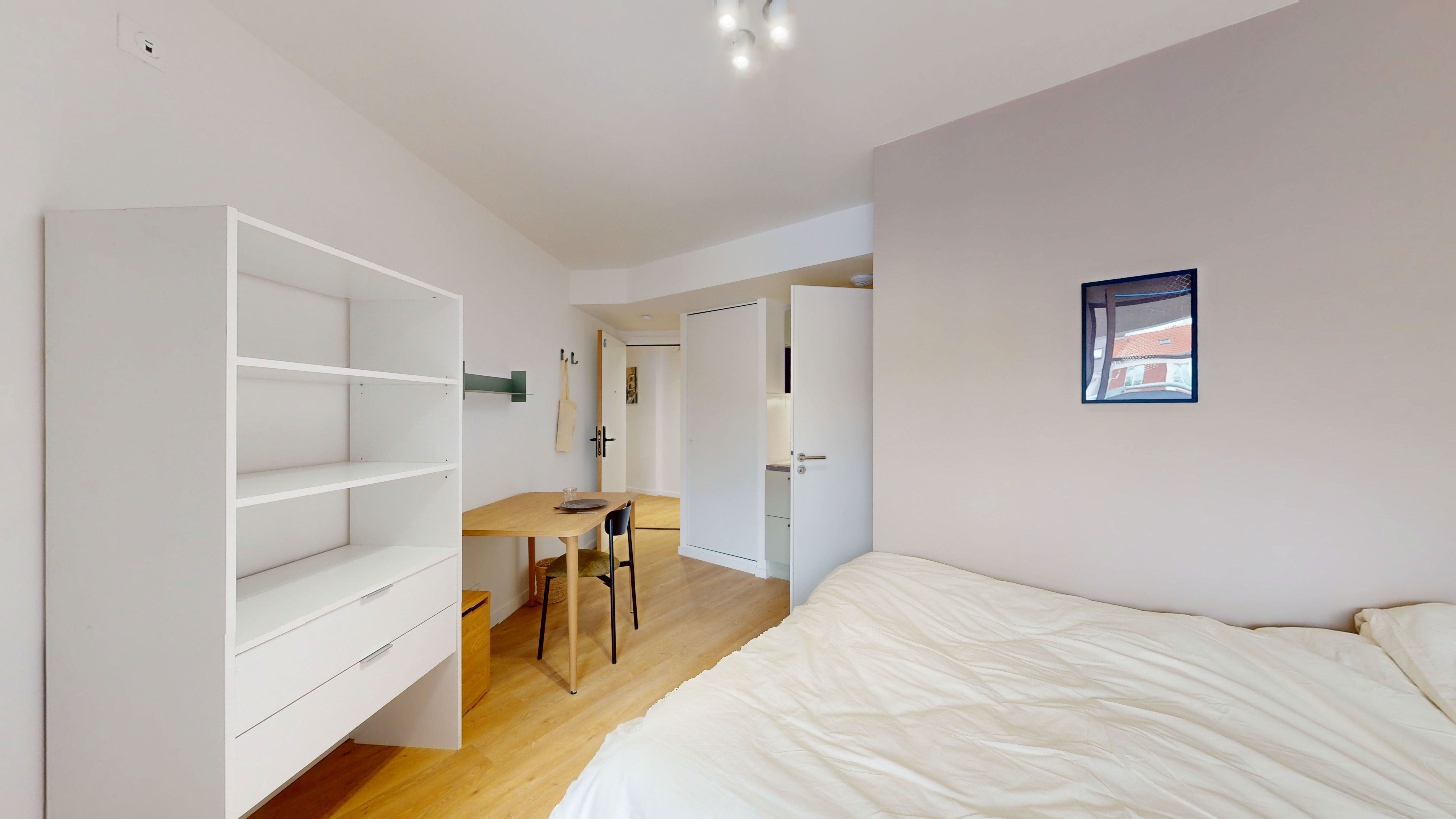 Room 302 - 4