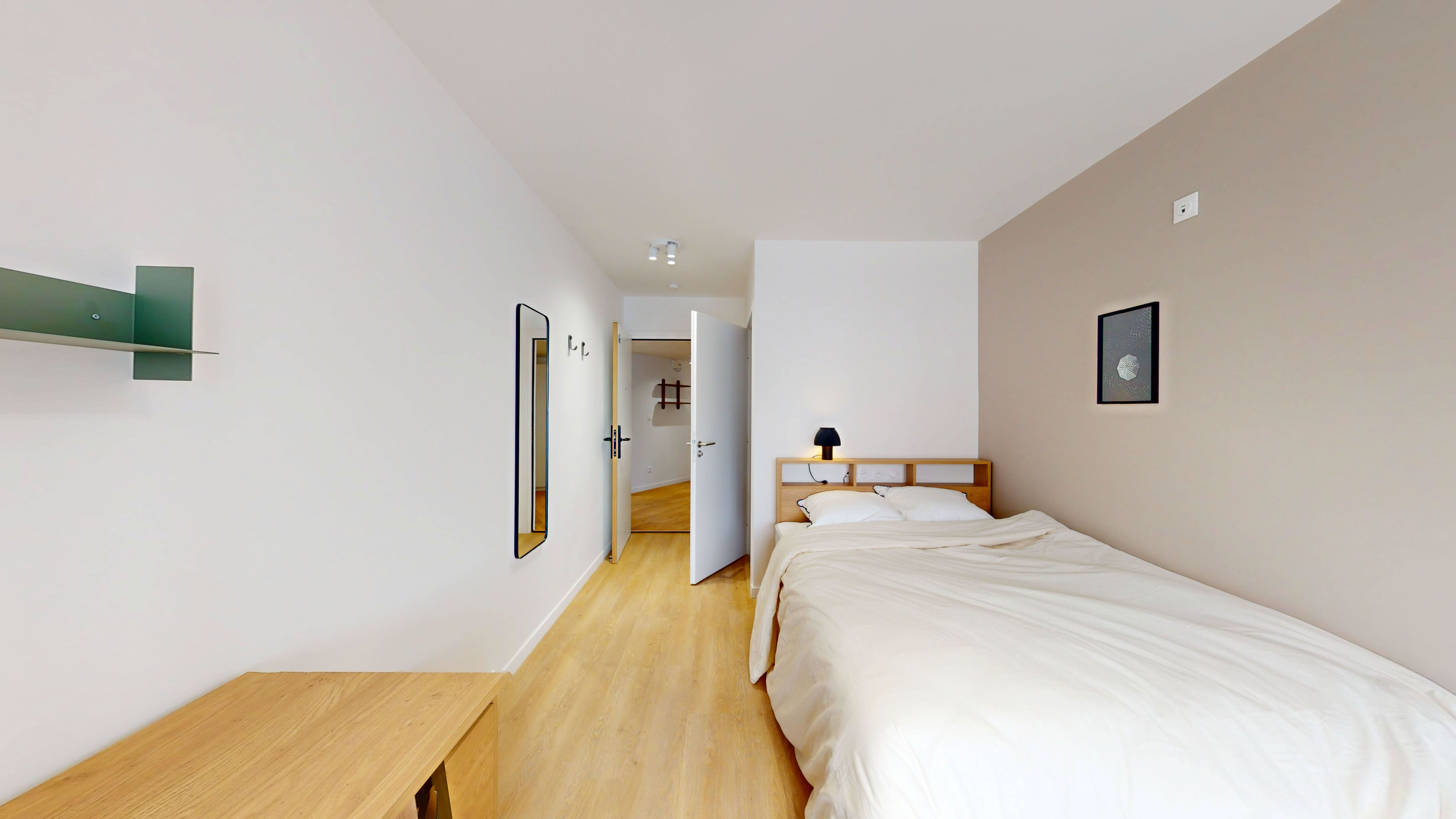 Room 305 - 6