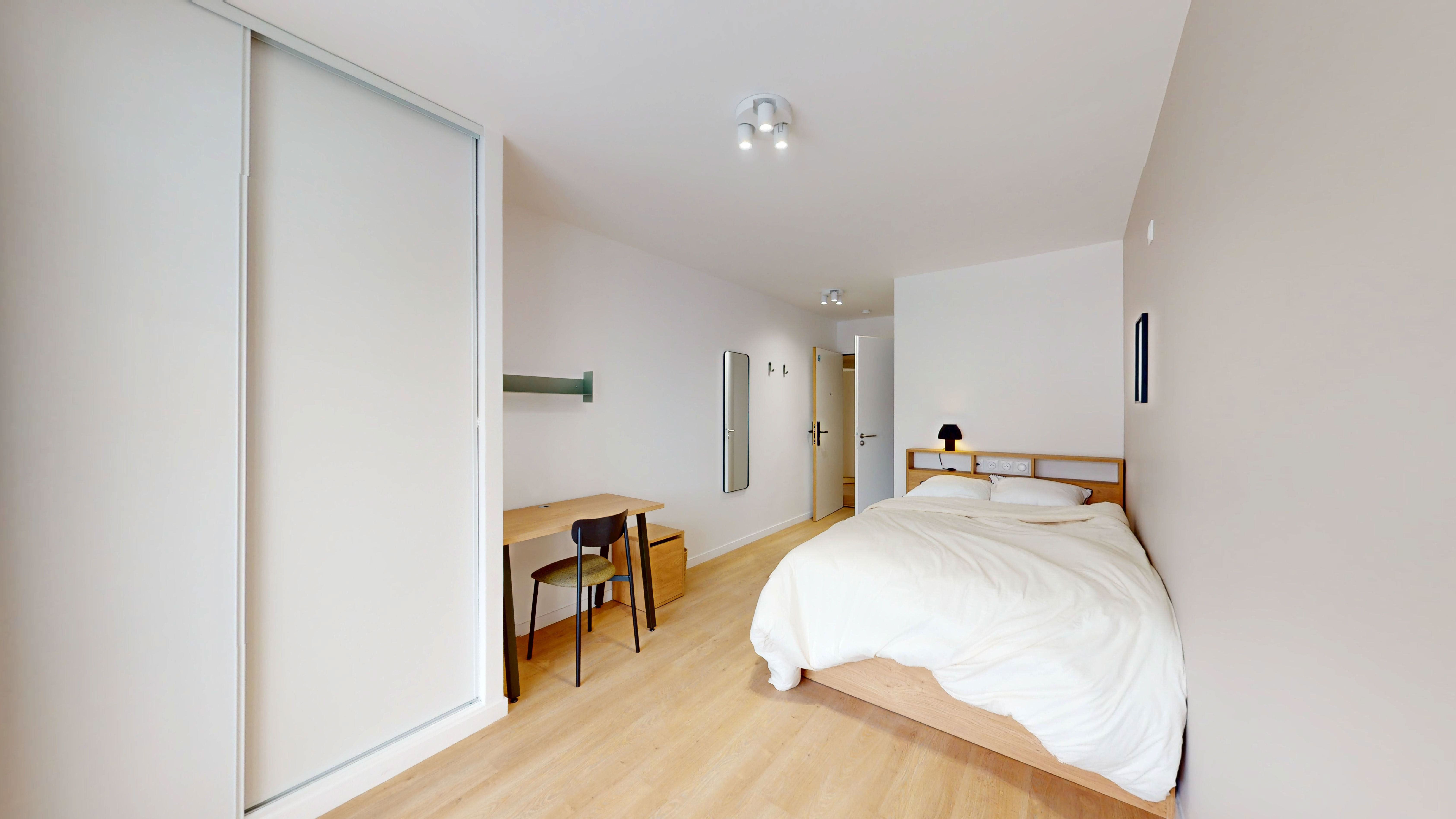 Room 305 - 5