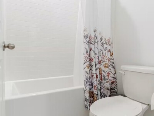 Spacious 3BR with two bath - Gallery - 13