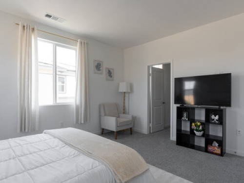 Spacious 3BR with two bath - Gallery - 16