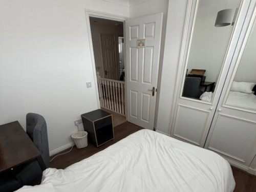 New decorated room super location! - Gallery - 16
