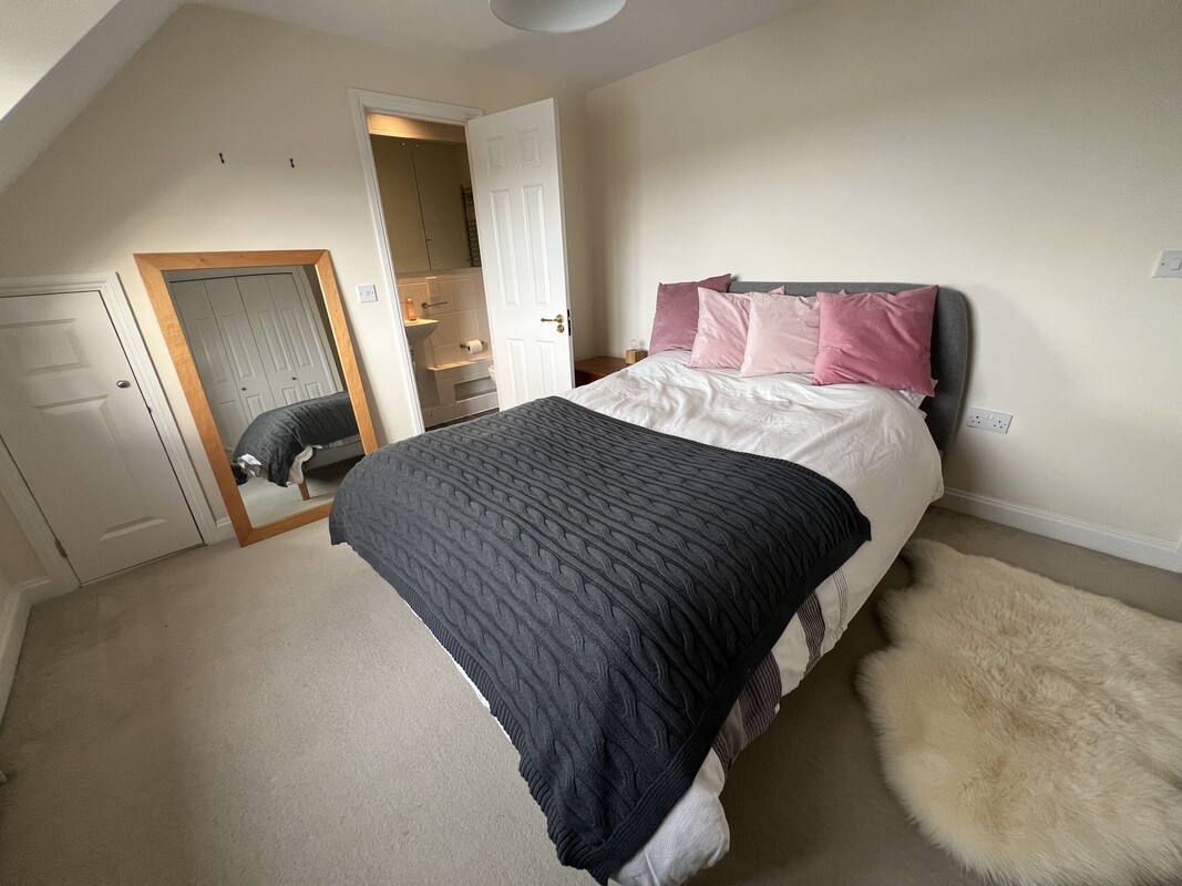  King Size Bed Double Bedroom En-Suite(Single Bed)  -  Thames Marina Double room  - Gallery -  1