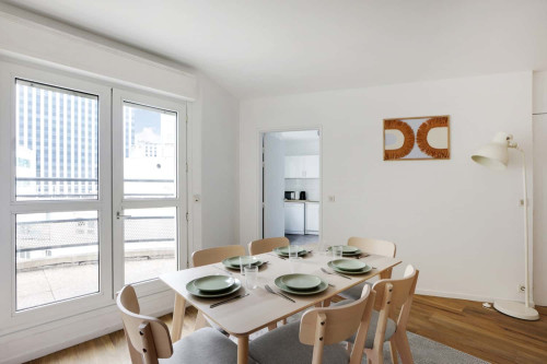 Move into this wide 19 m² bedroom - CBV03