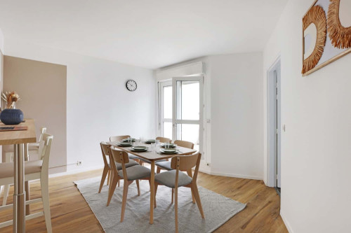 Move into this wide 19 m² bedroom - CBV03