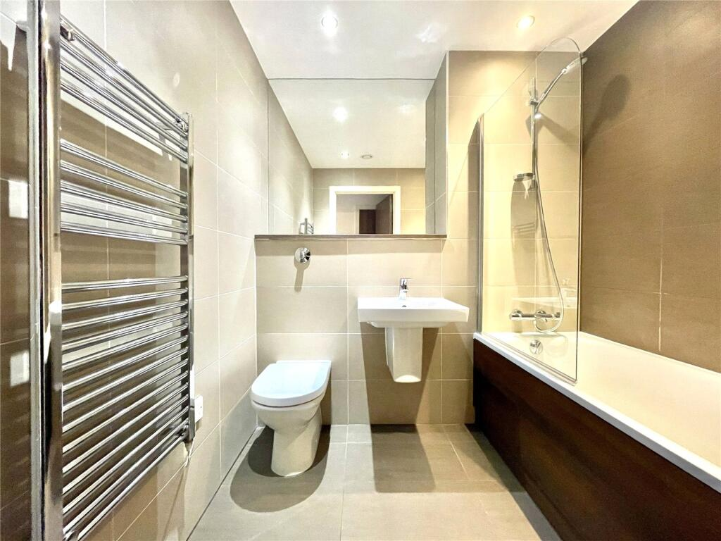  En-Suite (2)  -  Alto  - Gallery -  3
