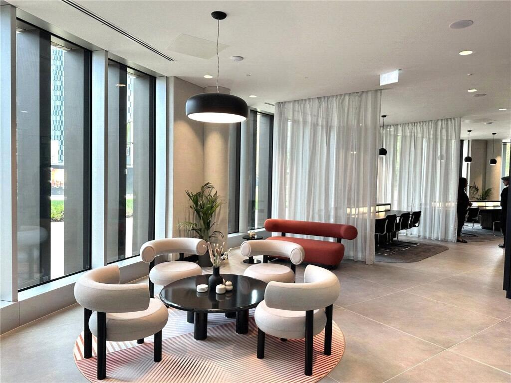 21st Floor 2-Bed 2-Bath Apartment