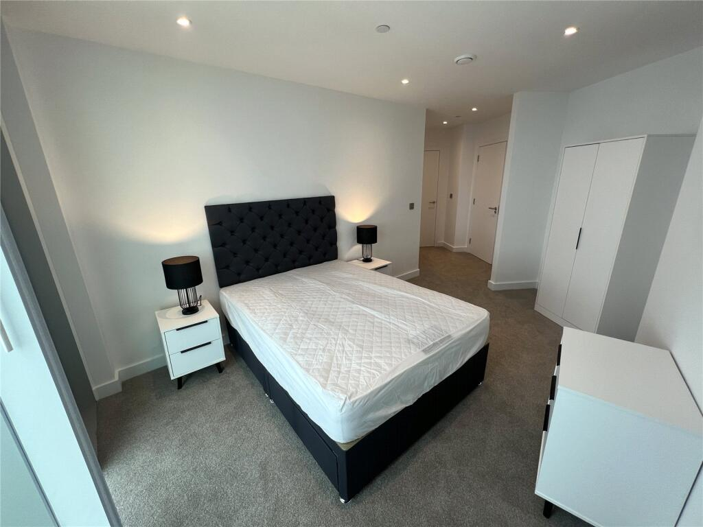 48th Floor Three-Bedroom Two-Bathroom Apartment (En-suite)