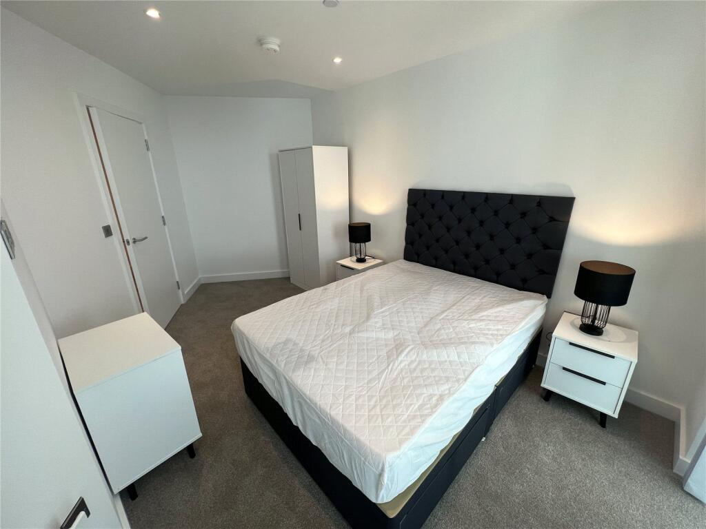 48th Floor Three-Bedroom Two-Bathroom Apartment (Single)