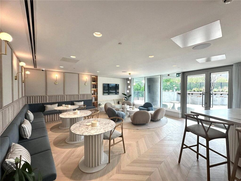 21st Floor 2-Bed 2-Bath Apartment (Single)