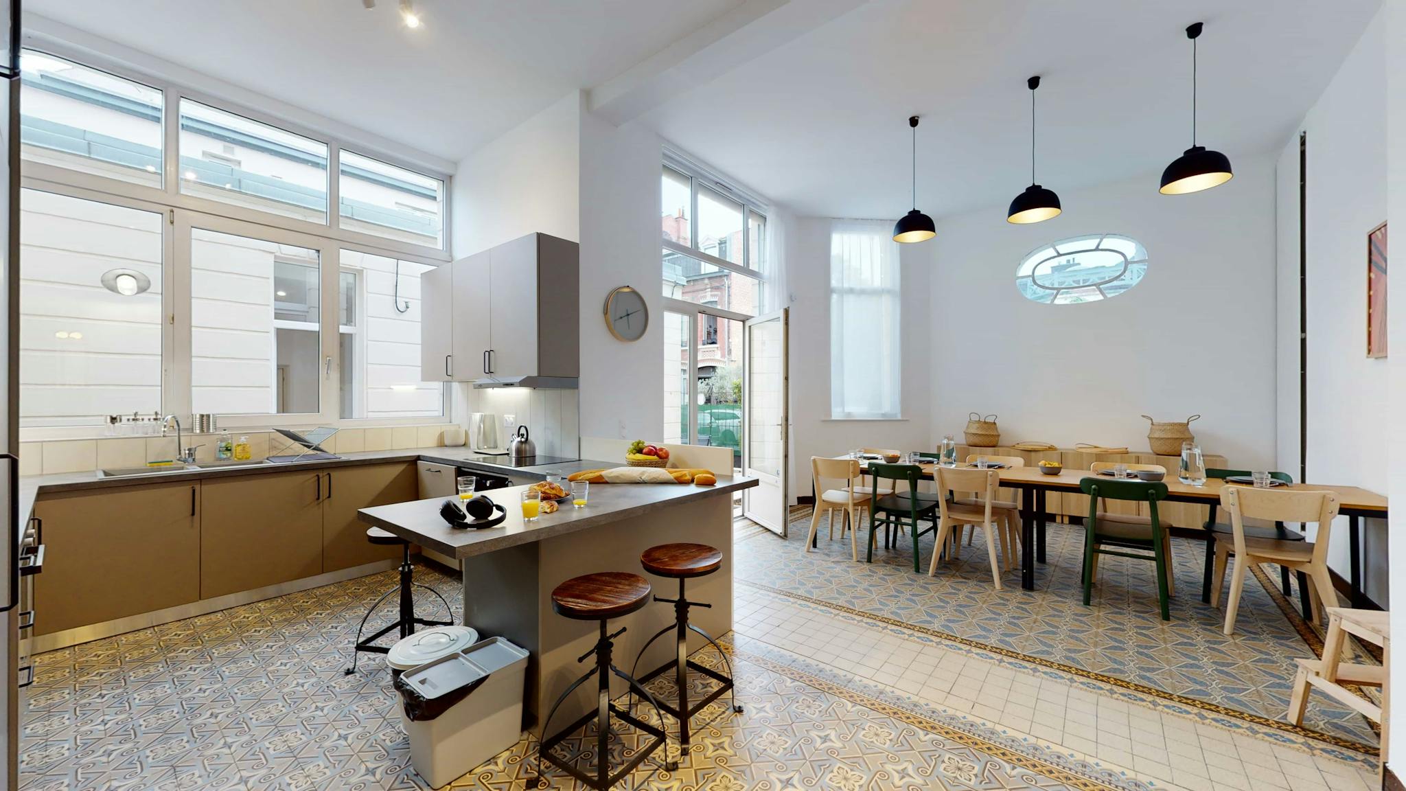  Private Room  -  Rue du Faubourg de Roubaix, Lille  - Gallery -  1