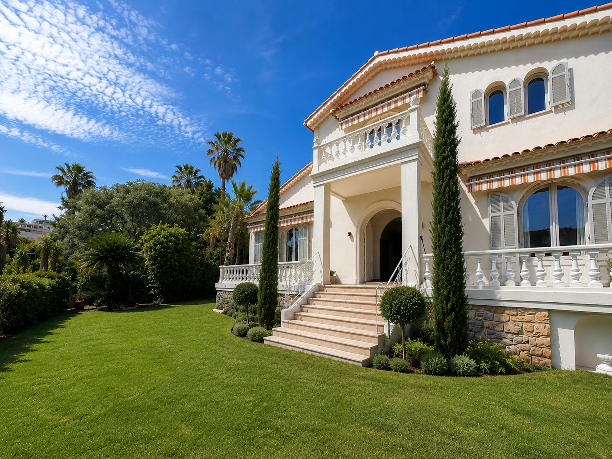 Entire Place - Avenue Amiral Wester Wemyss, Cannes - Gallery - 1