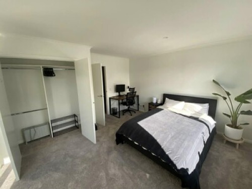 Large and warm bedroom in Petone