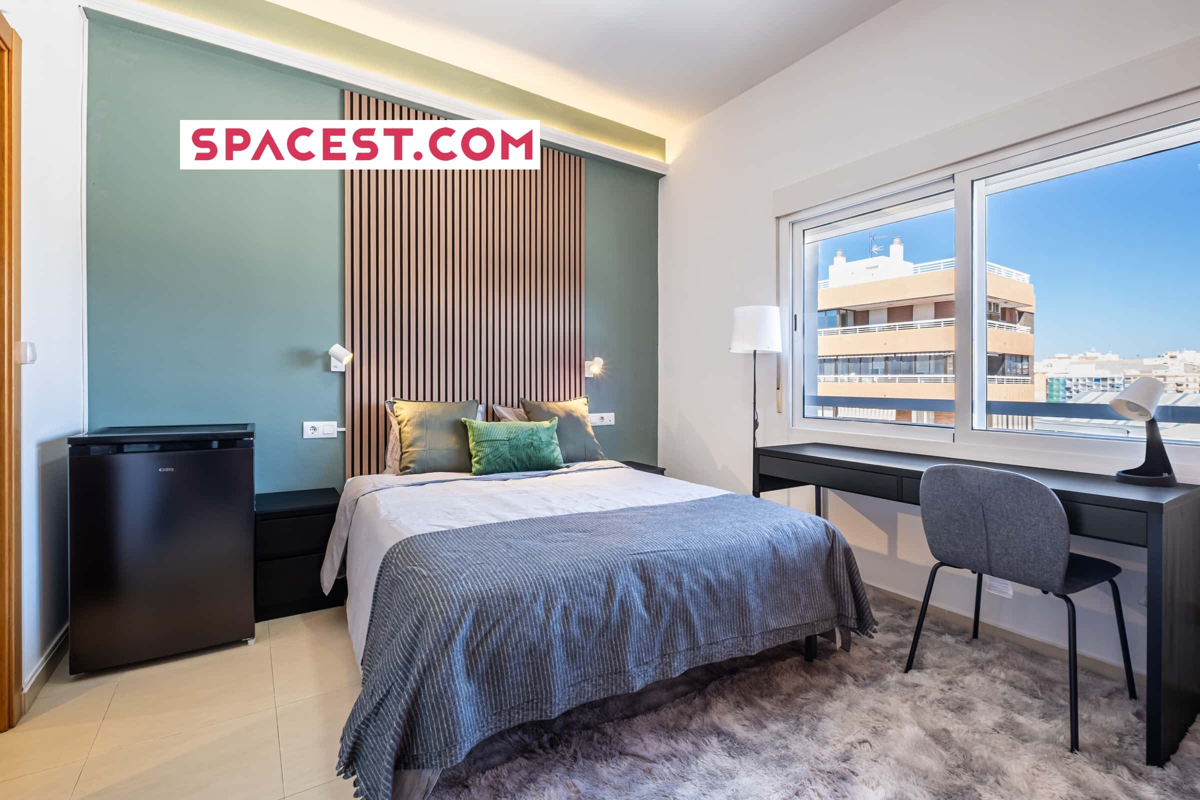 Room In Avenida De Aguilera, Alicante (Alacant) For 80 M² With 4 Bedrooms - 2