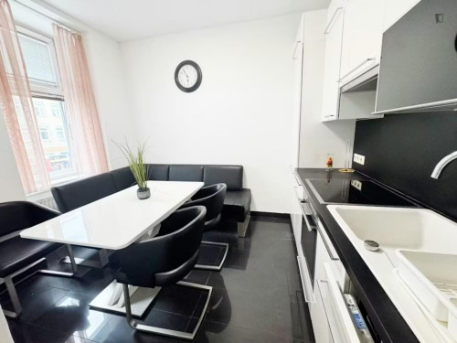 Cozy single bedroom in the Favoriten district