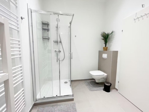 Cool double bedroom next to Liechtensteinpark