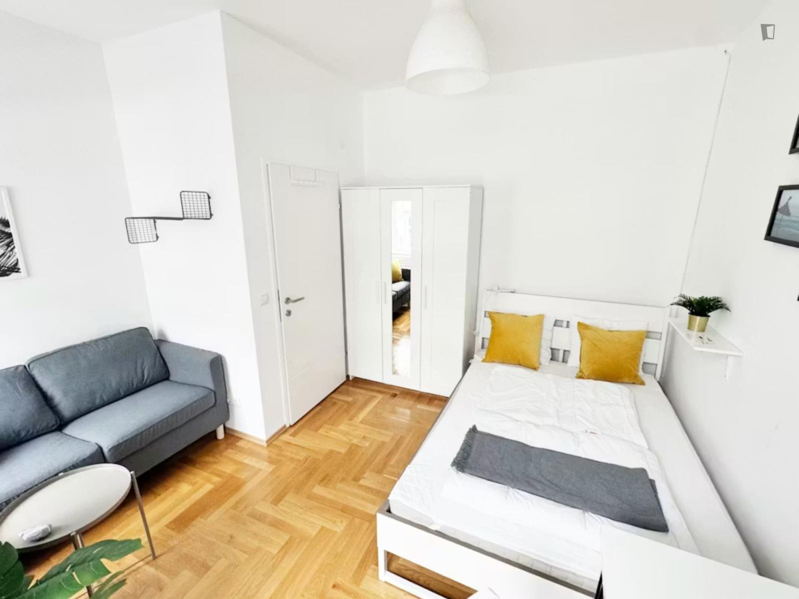  Bright Single Bedroom Next To The Reumannplatz Subway Station  -  Bright single bedroom next to the Reumannplatz subway station  - Gallery -  1