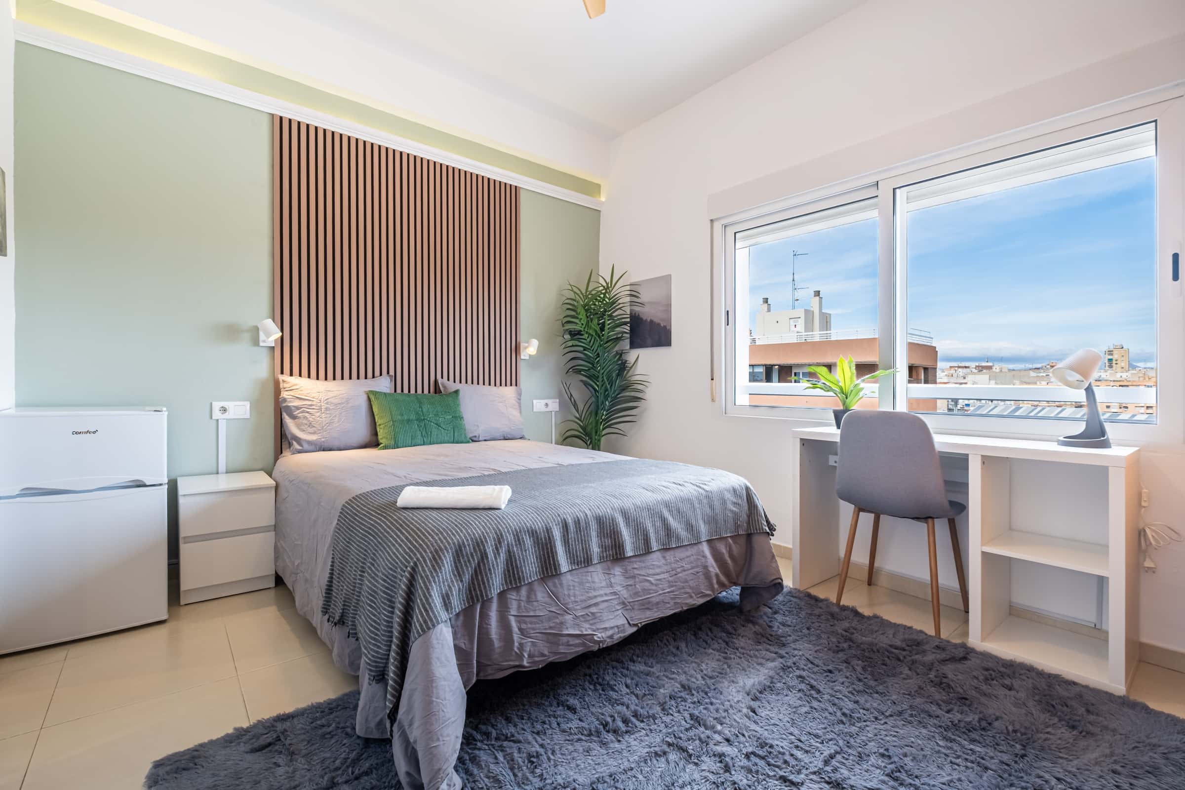 Room In Avinguda D'Aguilera, Alacant For 80 M² With 4 Bedrooms - 1