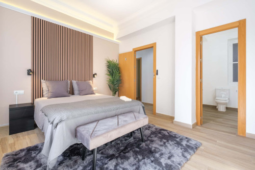Room in Carrer del Teatre, Alacant for 150 m² with 7 bedrooms
