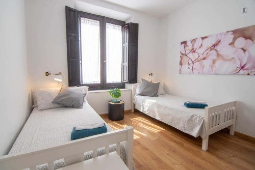 Apartment in Calle Frailes, Granada with 3 bedrooms