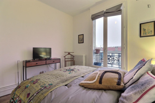 Inviting 1-bedroom flat near the Belleville Park
