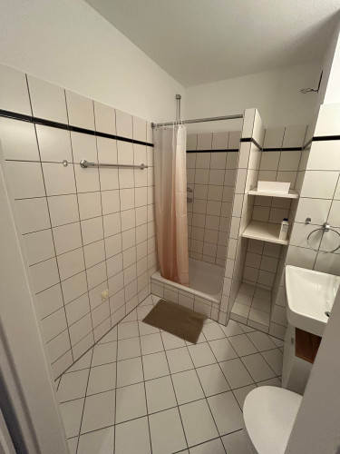 Modern, freshly renovated apartment in a quiet & green location in Kaarst – perfect for professionals