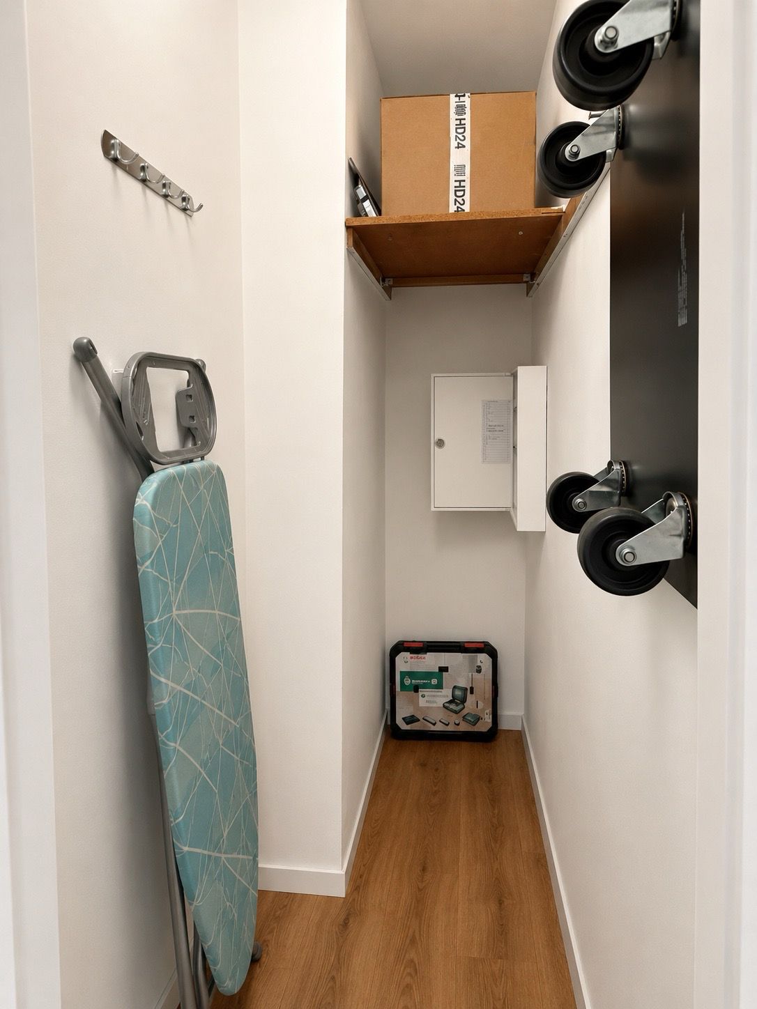  Modern, Freshly Renovated Apartment In A Quiet & Green Location In Kaarst – Perfect For Professional  -  Modern, freshly renovated apartment in a quiet & green location in Kaarst – perfect for professionals  - Gallery -  3