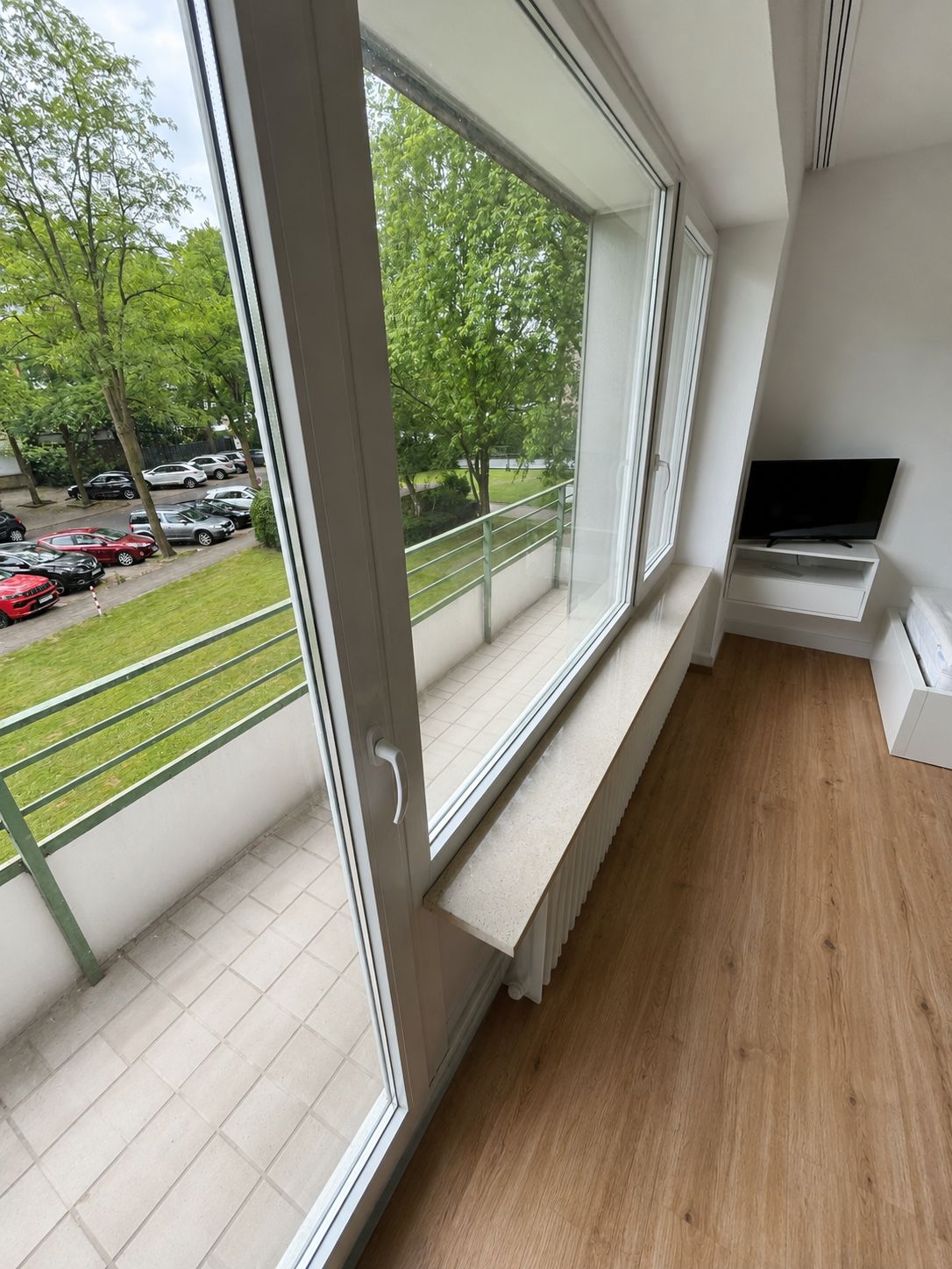  Modern, Freshly Renovated Apartment In A Quiet & Green Location In Kaarst – Perfect For Professional  -  Modern, freshly renovated apartment in a quiet & green location in Kaarst – perfect for professionals  - Gallery -  2