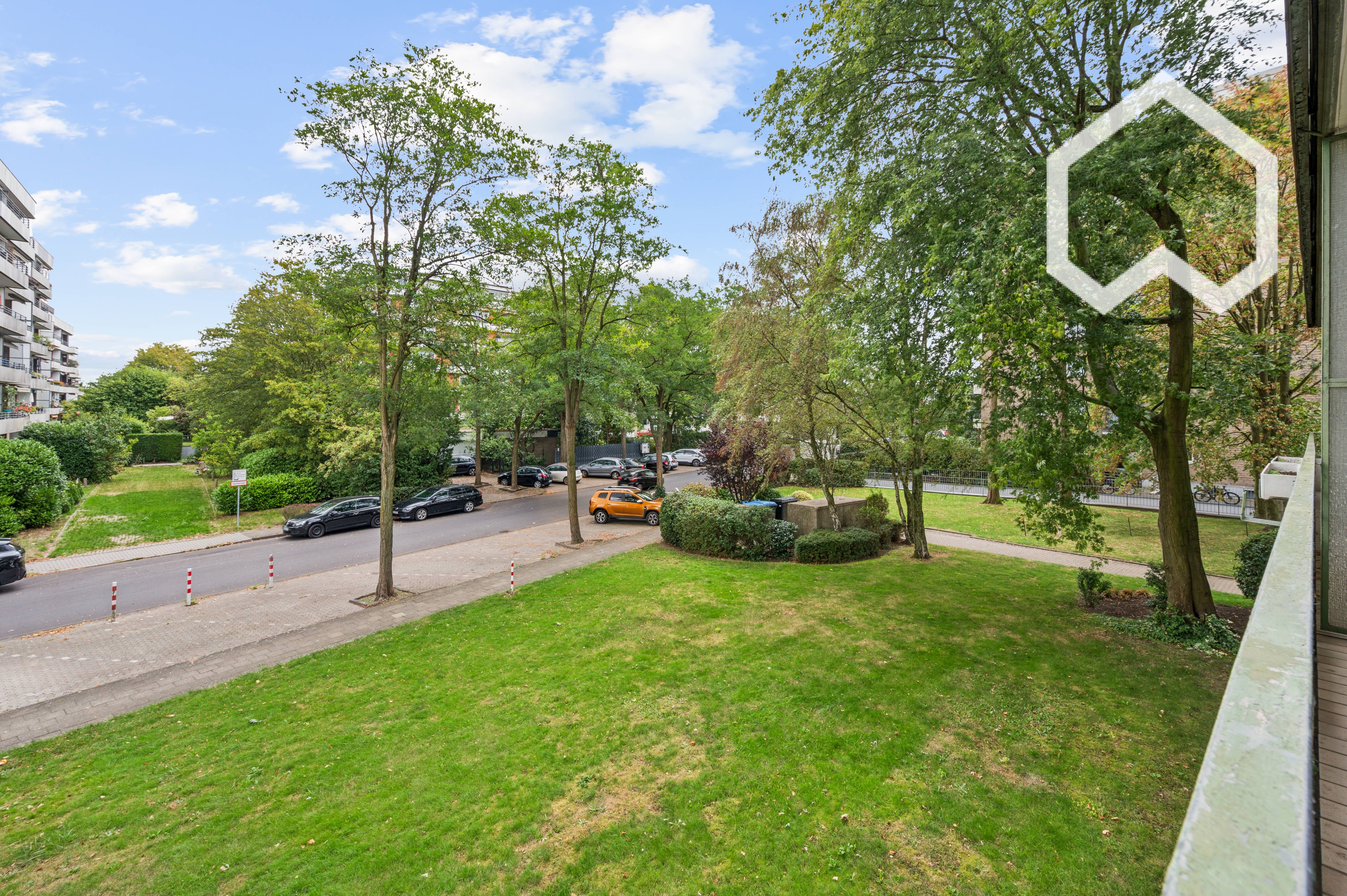 Modern, Freshly Renovated Apartment In A Quiet & Green Location In Kaarst – Perfect For Professional - 11