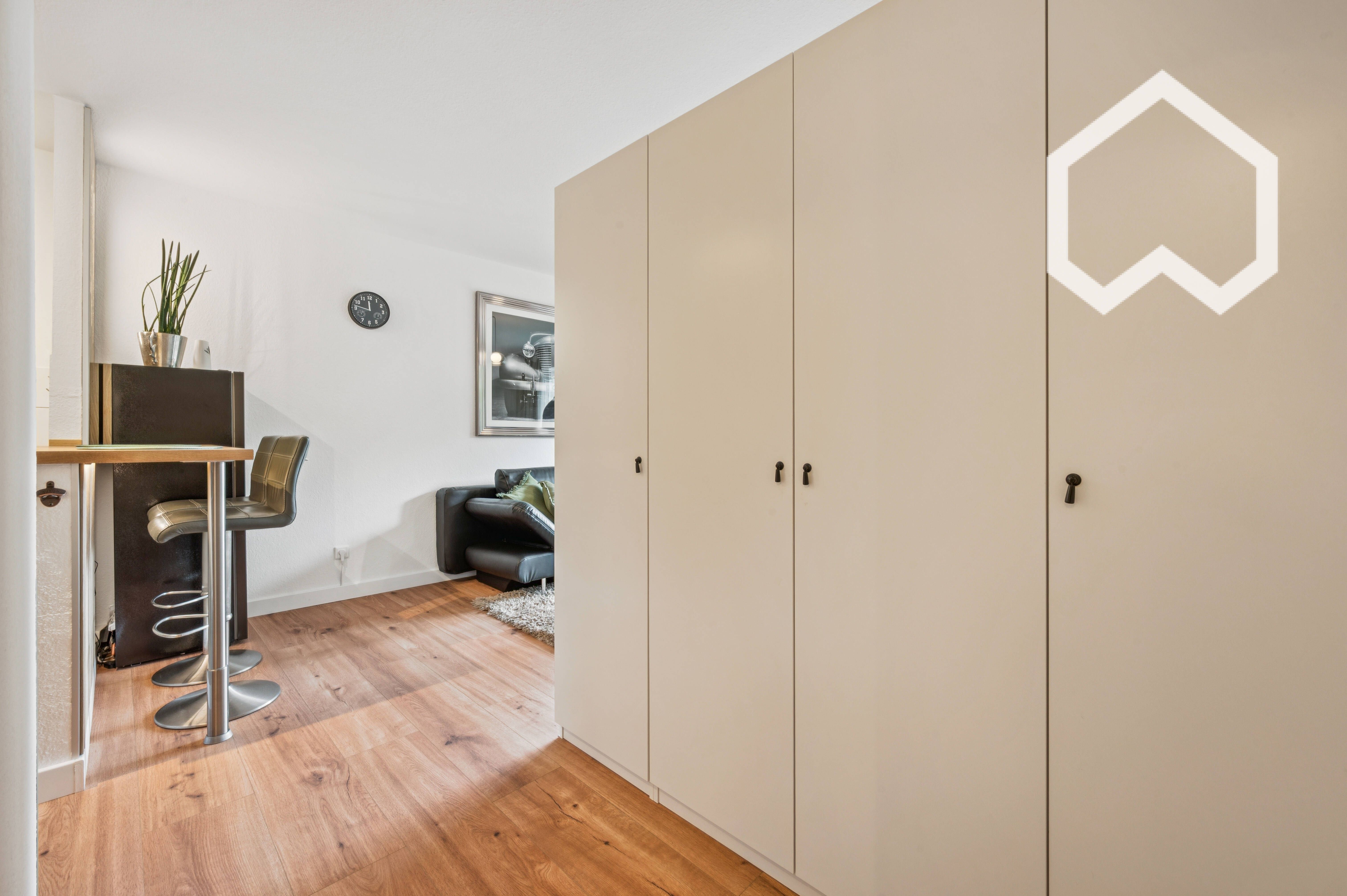 Modern, Freshly Renovated Apartment In A Quiet & Green Location In Kaarst – Perfect For Professional - 2