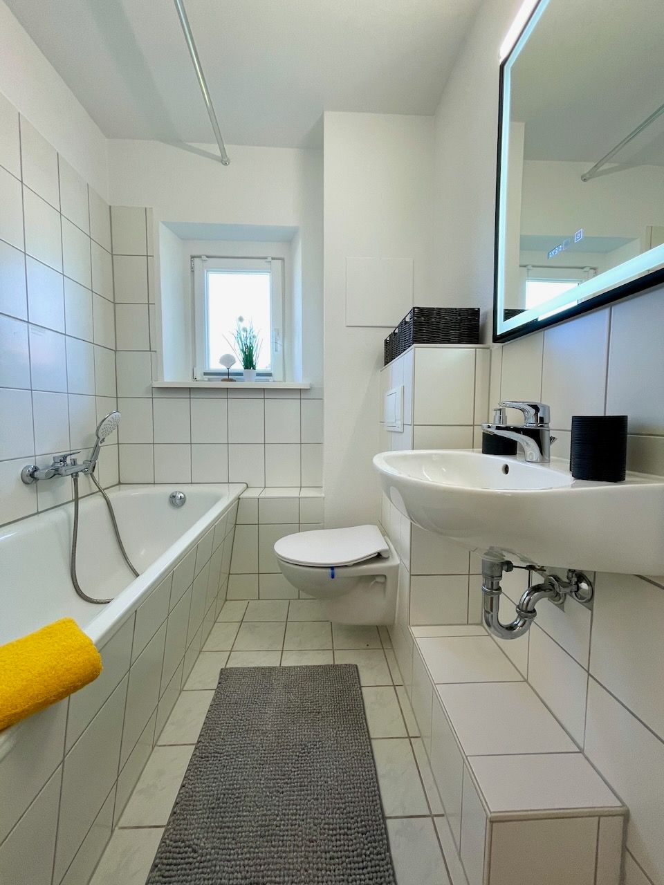 ApartmentLug40 – Newly Renovated, Quiet Location, Excellent Transport ! - 2
