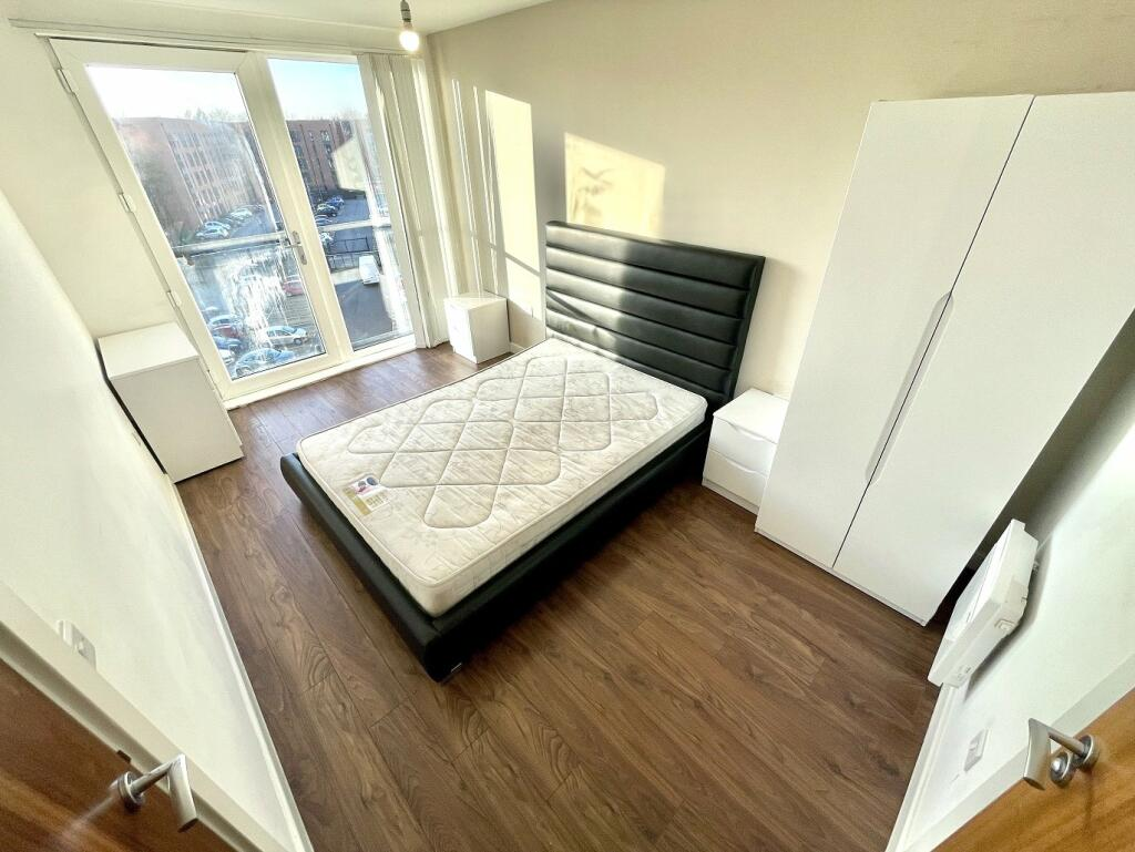 Single Room (2)