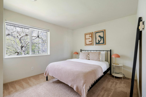 21st Avenue Northeast, Seattle, WA - Gallery - 9